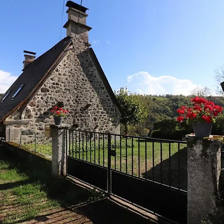 Maison De Caractere Avec Jardin Clos & Cheminee, Proche Des Volcans D'auvergne Et Stations De - Fr-1-742-11 Saint-Clement (Cantal)