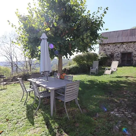 Holiday home Maison De Caractere Avec Jardin Clos & Cheminee, Proche Des Volcans D'auvergne Et Stations De - Fr-1-742-11 Saint-Clement (Cantal)