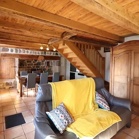 Maison De Caractere Avec Jardin Clos & Cheminee, Proche Des Volcans D'auvergne Et Stations De - Fr-1-742-11 Holiday home