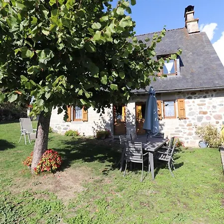 Maison De Caractere Avec Jardin Clos & Cheminee, Proche Des Volcans D'auvergne Et Stations De - Fr-1-742-11 Holiday home *