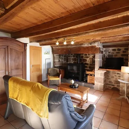 Maison De Caractere Avec Jardin Clos & Cheminee, Proche Des Volcans D'auvergne Et Stations De - Fr-1-742-11 Saint-Clement (Cantal)